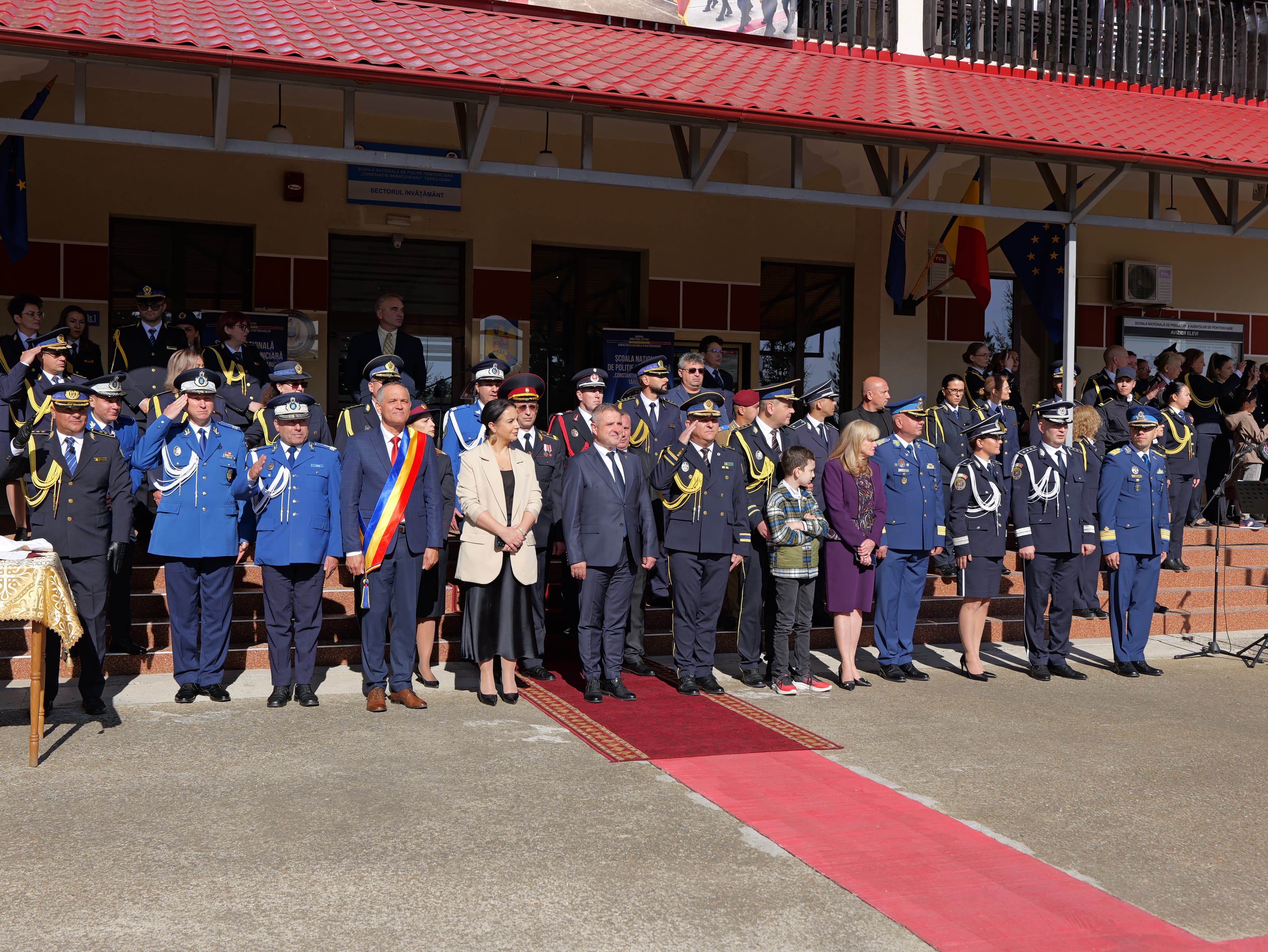 Ceremonia de depunere a jurământului militar de către elevii seriei a doua a Școlii Naționale de Poliție Penitenciară „Constantin Brâncoveanu” Târgu Ocna